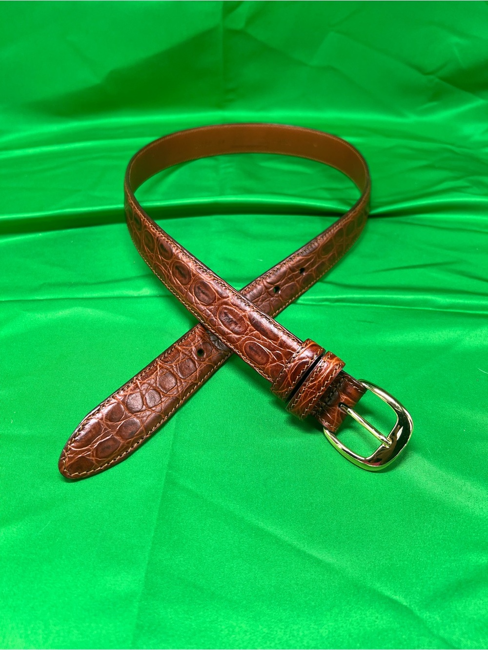 Cole Haan belt brown crocodile-embossed leather& gold-tone brass buckle.